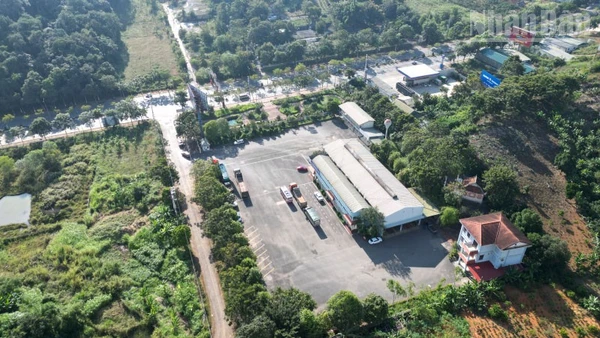 Trung tâm Đăng kiểm xe cơ giới Sơn La, mã số 2601D của Công ty cổ phần kiểm định phương tiện vận tải Sơn La tại bản Noọng La, phường Chiềng Sinh, tỉnh Sơn La.