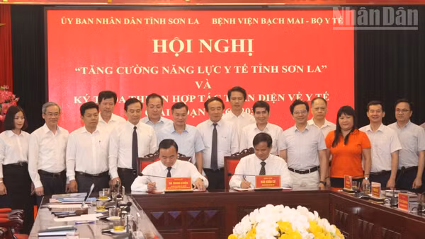 Lãnh đạo Ủy ban nhân dân tỉnh Sơn La và Bệnh Viện Bạch Mai ký kết thỏa thuận hợp tác toàn diện giai đoạn 2026-2031 với các nội dung trọng tâm.