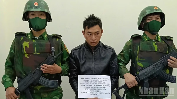 Đối tượng Thào A Cháng bị bắt giữ về hành vi vận chuyển trái phép chất ma túy.