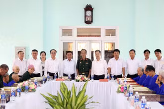 Thường trực Ban Bí thư Trần Cẩm Tú cùng Đoàn công tác Trung ương và lãnh đạo thành phố Đà Nẵng thăm Trung tâm Phụng dưỡng người có công cách mạng thành phố Đà Nẵng - Cơ sở 2.