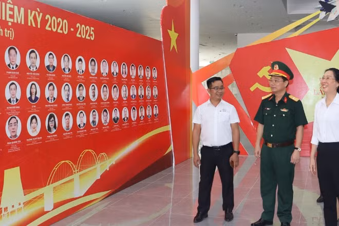 Chiều 5/9, đồng chí Bùi Thị Quỳnh Vân, Ủy viên Trung ương Đảng, Bí thư Tỉnh ủy Quảng Ngãi đi kiểm tra công tác chuẩn bị Đại hội đại biểu Đảng bộ tỉnh Quảng Ngãi lần thứ nhất, nhiệm kỳ 2025-2030 tại Trung tâm Hội nghị và Triển lãm tỉnh Quảng Ngãi.