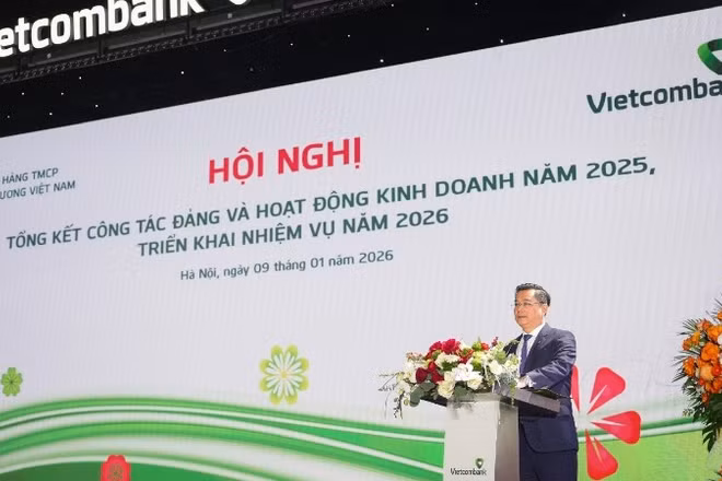 Đồng chí Nguyễn Thanh Tùng, Ủy viên Ban Chấp hành Đảng bộ Chính phủ, Bí thư Đảng ủy, Chủ tịch Hội đồng Quản trị Vietcombank khai mạc Hội nghị tổng kết công tác Đảng và hoạt động kinh doanh năm 2025, triển khai nhiệm vụ năm 2026.