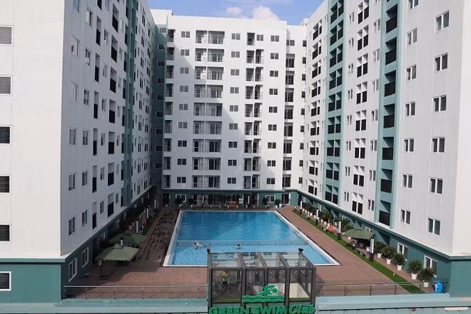 Nhiều người thu nhập thấp ở các đô thị có nhu cầu mua nhà ở xã hội. (Ảnh: MINH THÀNH)