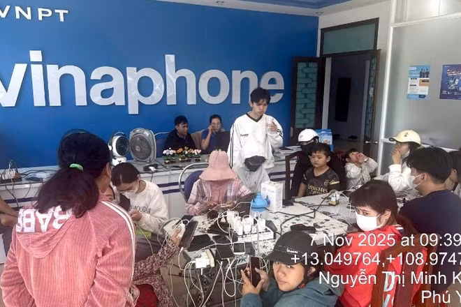 Một điểm sạc miễn phí của VNPT tại xã Sơn Hòa, tỉnh Đắk Lắk ngày 7/11/2025.