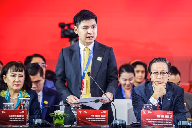 Ông Đỗ Vinh Quang nêu nhóm đề xuất tại Phiên đối thoại cấp cao Diễn đàn Kinh tế tư nhân Việt Nam 2025.