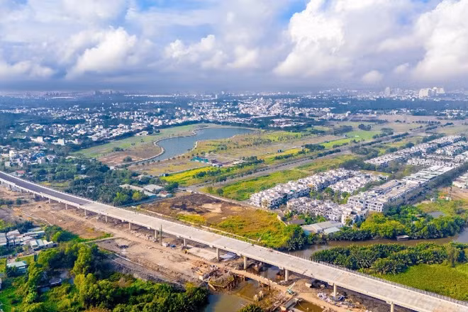 Với bất động sản, “tứ giác huyết mạch” tạo ra một mặt bằng phát triển khác biệt so với các khu vực bám đơn trục.