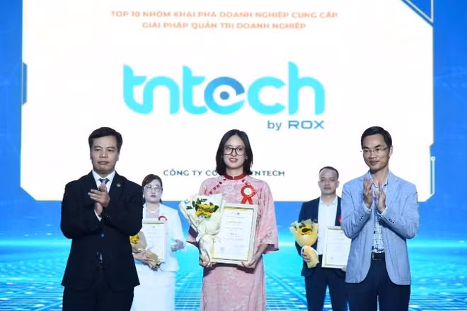 Đại diện TNTech tại lễ trao giải.
