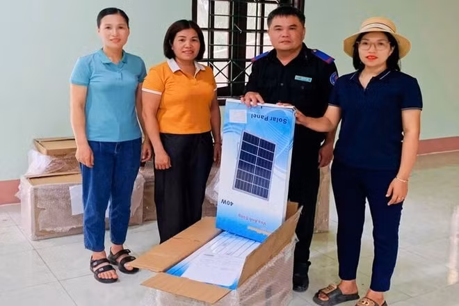 Đại diện cộng đồng dân cư chọn lắp đặt hệ thống chiếu sáng năng lượng mặt trời tại các thôn, xóm.