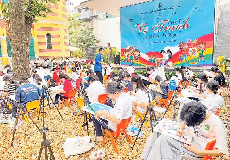 UBND phường Cửa Nam tổ chức nhiều hoạt động nhằm giúp giới trẻ gắn bó hơn với sách, trong đó có cuộc thi vẽ tranh “Đọc để hiểu - vẽ để yêu”.