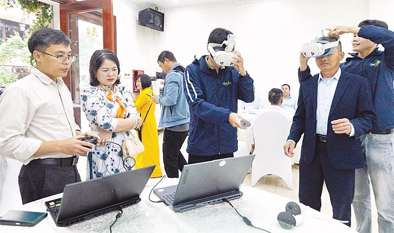 Ứng dụng công nghệ thực tế ảo (VR) trong lĩnh vực trồng trọt giúp người sản xuất mô phỏng toàn bộ quy trình canh tác.