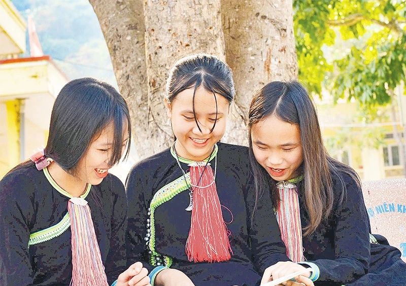 Phần lớn học sinh Trường phổ thông dân tộc bán trú THCS Nậm Cha là con em đồng bào các bản ở xa, phải ở nội trú tại trường.