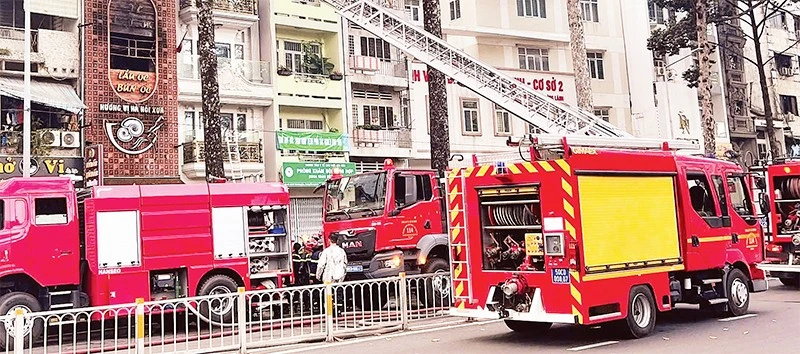 Hiện trường vụ cháy cơ sở kinh doanh trên đường Trần Hưng Đạo làm bốn người chết.