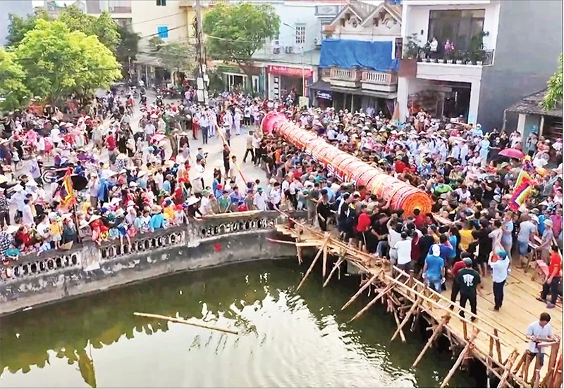 Lễ hội đền Lộng Khê (xã A Sào, tỉnh Hưng Yên) được đưa vào danh mục di sản văn hóa phi vật thể quốc gia năm 2017.