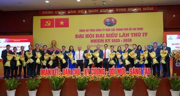 Ban Chấp hành Đảng bộ Tổng Công ty Điện lực Thành phố Hồ Chí Minh ra mắt Đại hội. (Ảnh: EVNHCMC)