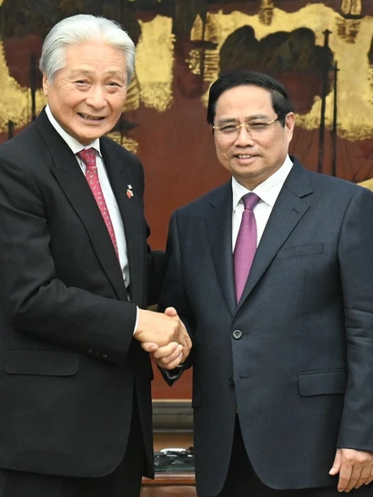 Thủ tướng Phạm Minh Chính và ông Fukuda Tomikazu, Thống đốc tỉnh Tochigi (Nhật Bản).