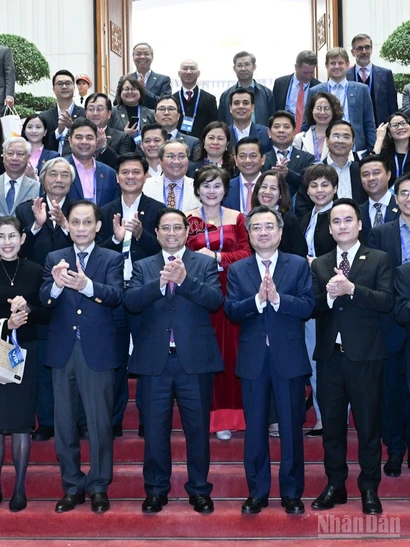 Thủ tướng Phạm Minh Chính và các đại biểu tham dự Diễn đàn Kinh tế Việt Nam 2025, triển vọng 2026.