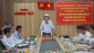 Phó Chủ tịch Ủy ban nhân dân thành phố Đà Nẵng Trần Nam Hưng phát biểu tại buổi làm việc với Đảng ủy, Ủy ban nhân dân phường Hương Trà.
