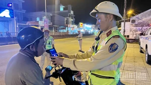 Cảnh sát giao thông thành phố Đà Nẵng kiên quyết xử lý nghiêm hành vi vi phạm nồng độ cồn.