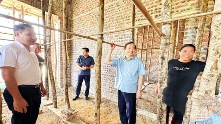 Chủ tịch Ủy ban nhân dân tỉnh Thái Nguyên Phạm Hoàng Sơn kiểm tra, chỉ đạo xóa nhà tạm trên địa bàn xã Thanh Mai rsz-nha-tam.jpg