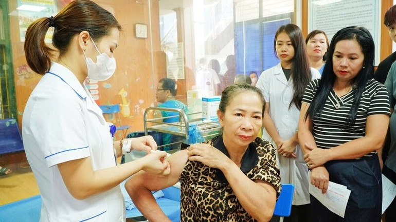Sở Y tế Thái Nguyên đề nghị Bộ Y tế cấp thêm 30 nghìn liều huyết thanh kháng uốn ván để tiêm miễn phí cho người dân có nguy cơ cao. rsz-tiem-3.jpg