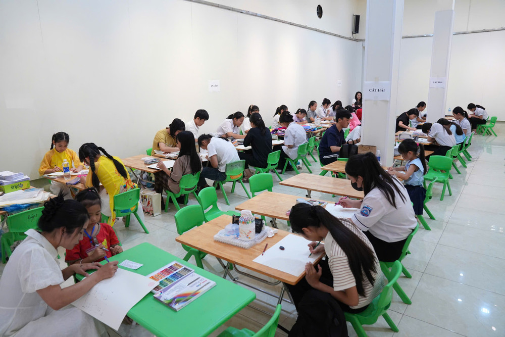 Các tác phẩm dự thi thể hiện tình yêu quê hương; tình yêu gia đình; tình yêu trường lớp; phản ánh đời sống tình cảm, sinh hoạt, học tập, vui chơi, bảo vệ môi trường… 330bdbd089073d596416.jpg