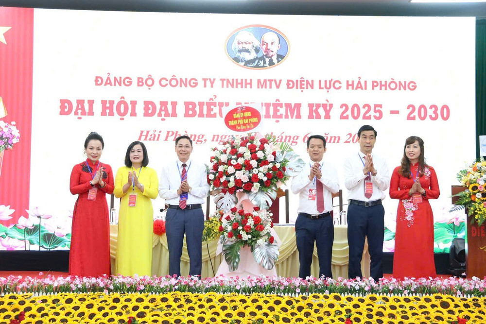 Lãnh đạo thành phố Hải Phòng chúc mừng Đại hội. 4d25c5511b26ac78f537.jpg