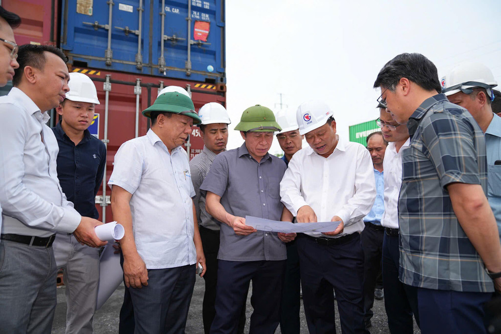 Lãnh đạo thành phố Hải Phòng kiểm tra thực địa tại khu vực Đình Vũ. 500961261-1012462834399913-7219349594744589062-n.jpg
