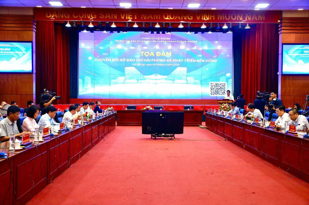 Quang cảnh Tọa đàm. 504674163-1292549412873001-4858954428319874245-n.jpg