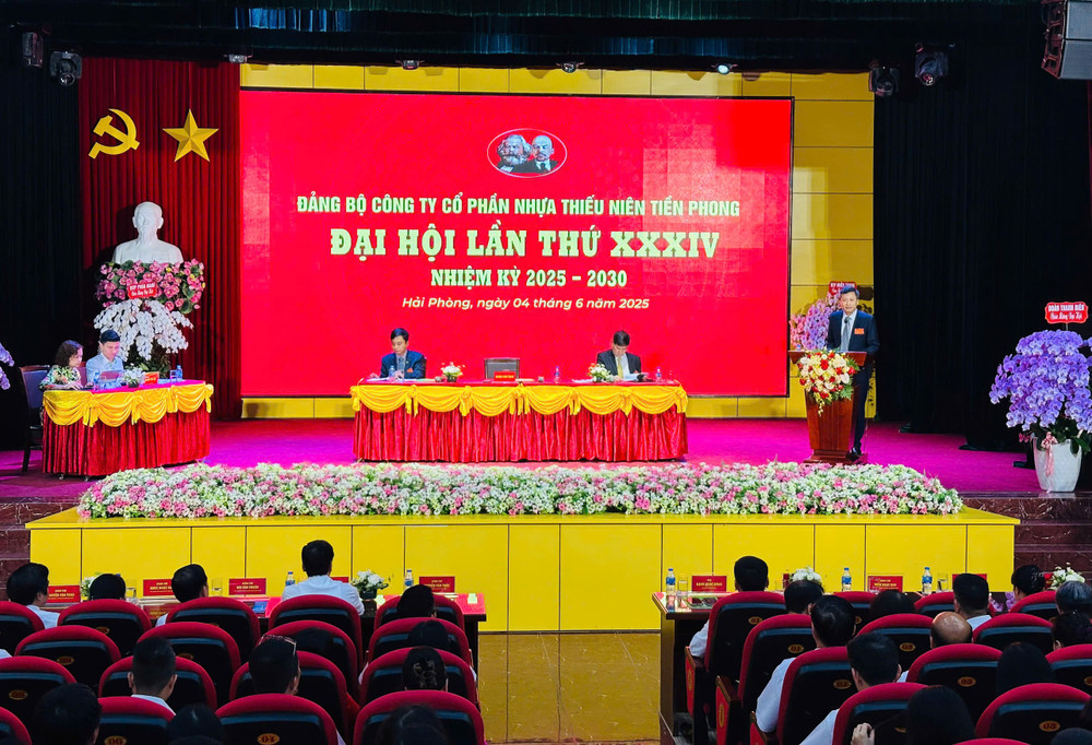 Quang cảnh Đại hội. 2cc99a7f146fa031f97e.jpg