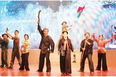 Một cảnh trong vở cải lương Người ven đô của sân khấu Cải lương mới Đại Việt. (Ảnh MẠNH HẢO)