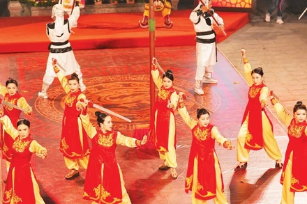 Những màn trình diễn ấn tượng trong tour “Tiếng chuông Trấn Vũ”.