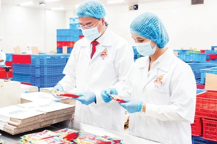 Sản xuất xúc xích tiệt trùng ở Công ty cổ phần Việt Nam Kỹ nghệ súc sản (VISSAN). (Ảnh CTV)