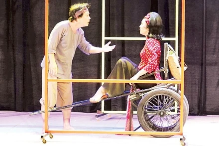 Cảnh trong vở “Mã đáo khai xuân” của Nhà hát kịch Thành phố Hồ Chí Minh. (Ảnh MẠNH HẢO)