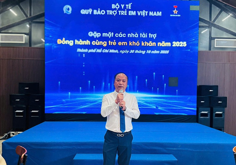 Giám đốc Quỹ Bảo trợ trẻ em Việt Nam Đinh Tiến Hải phát biểu cảm ơn các nhà tài trợ. quy-bao-tro-tre-em-gap-mat-nha-tai-tro.jpg