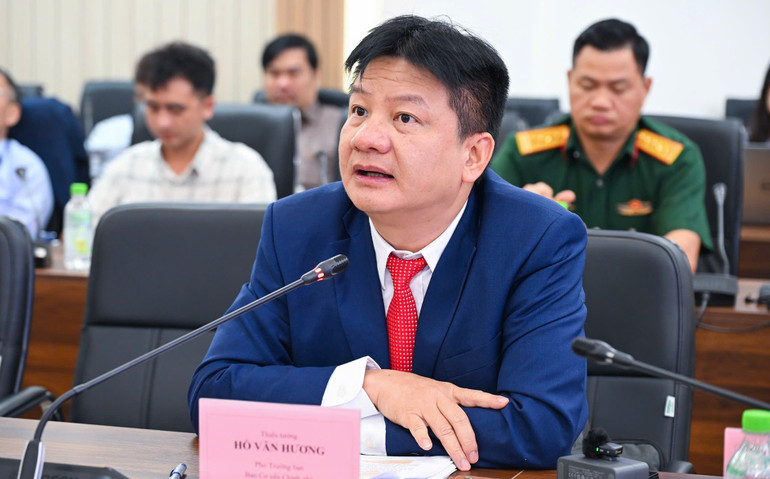 Thiếu tướng Hồ Văn Hương, Phó Trưởng Ban Cơ yếu Chính phủ phát biểu tại tọa đàm. (Ảnh THÀNH ĐẠT) ho-van-huong.jpg
