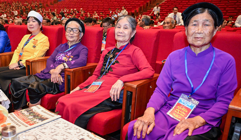 Các Mẹ Việt Nam Anh hùng dự gặp mặt. (Ảnh: THÀNH ĐẠT) me-vietnam-anh-hung-4140.jpg