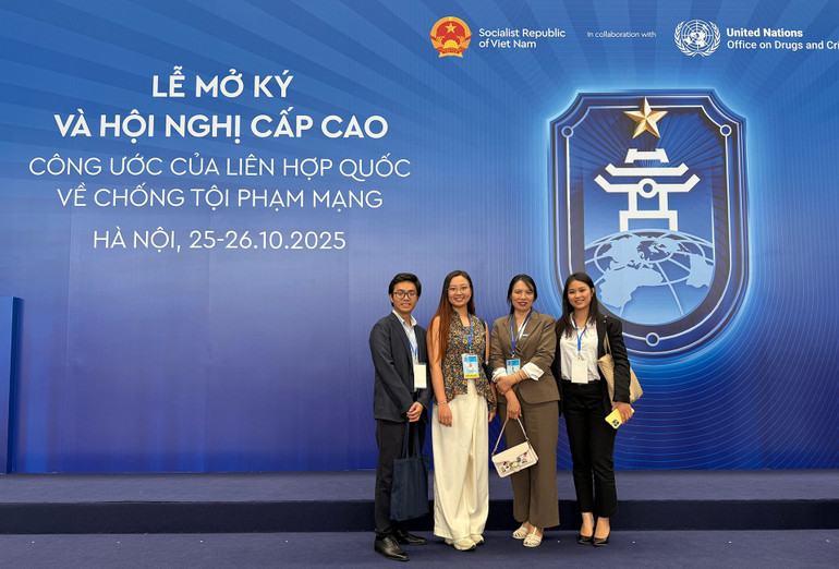 Các đại biểu của Plan International Việt Nam tại Lễ mở ký Công ước của Liên hợp quốc về chống tội phạm mạng. (Ảnh BTC) plan-international-vietnam-tai-le-mo-ky-toi-pham-mang-7.jpg
