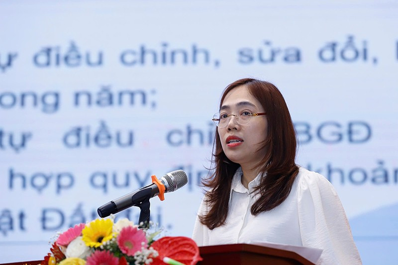 Bà Nguyễn Thị Minh Phương, Phó trưởng Phòng Kinh tế và Phát triển quỹ đất, phát biểu tại Hội nghị. minhphuong.jpg