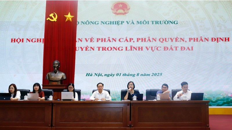 Thứ trưởng Nông nghiệp và Môi trường Lê Minh Ngân chủ trì Hội nghị.