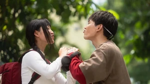 Cảnh trong Nhà ba tôi một phòng, phim đứng vị trí số hai về doanh thu trong mùa phim Tết 2026.