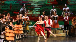 Nhà hát Nhạc Vũ Kịch Việt Nam luôn nỗ lực xây dựng các vở ballet kinh điển của thế giới, phục vụ khán giả trong nước (trong ảnh: Cảnh trong vở ballet Don Quixote của Nhà hát được công diễn lần đầu vào cuối tháng 6/2025). Nguồn: Nhà hát Hồ Gươm