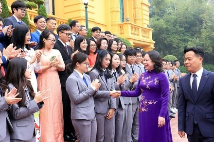 Phó Chủ tịch nước Võ Thị Ánh Xuân gặp mặt học sinh giỏi đoạt giải Olympic và Khoa học kỹ thuật quốc tế năm 2025.