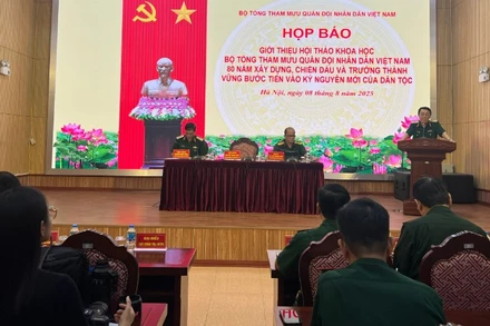 Quang cảnh buổi họp báo. 
