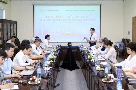 Các chuyên gia tham dự tọa đàm đánh giá cao vai trò của văn hóa trong mô hình quản trị của Hà Nội. (Ảnh: QUANG THÁI)