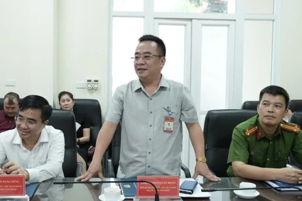 Chủ tịch Ủy ban nhân dân phường Khương Đình Nguyễn Sỹ Đoàn cho biết, đây là sổ đỏ đầu tiên được cấp cho tổ chức trên địa bàn thành phố Hà Nội sau vận hành mô hình chính quyền địa phương hai cấp.