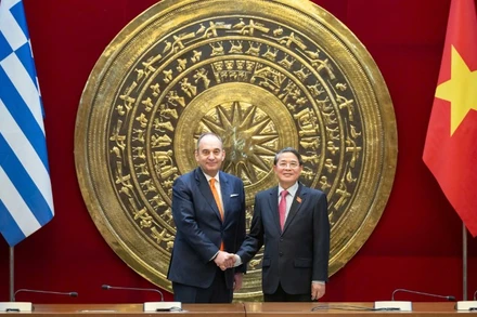 Phó Chủ tịch Quốc hội Nguyễn Đức Hải hội đàm với Phó Chủ tịch thứ nhất Quốc hội Hy Lạp Ioannis Plakiotakis.