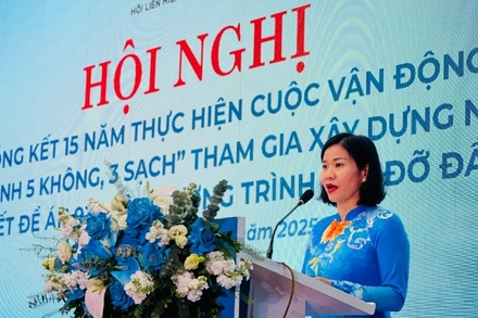 Đồng chí Nguyễn Thị Tuyến, Ủy viên Trung ương Đảng, Phó Chủ tịch Ủy ban Trung ương Mặt trận Tổ quốc Việt Nam, Chủ tịch Hội Liên hiệp Phụ nữ Việt Nam phát biểu khai mạc hội nghị.