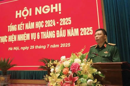 Thượng tướng Trần Việt Khoa, Ủy viên Trung ương Đảng, Giám đốc Học viện Quốc phòng, chủ trì hội nghị.