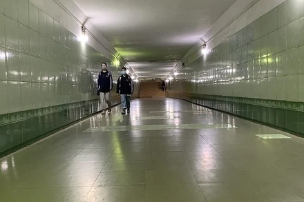 Hầm đi bộ trên đường Khuất Duy Tiến (Hà Nội). (Ảnh: THU HƯƠNG)