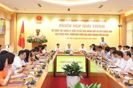 Quang cảnh phiên họp giải trình do Thường trực Hội đồng nhân dân thành phố Hà Nội tổ chức.